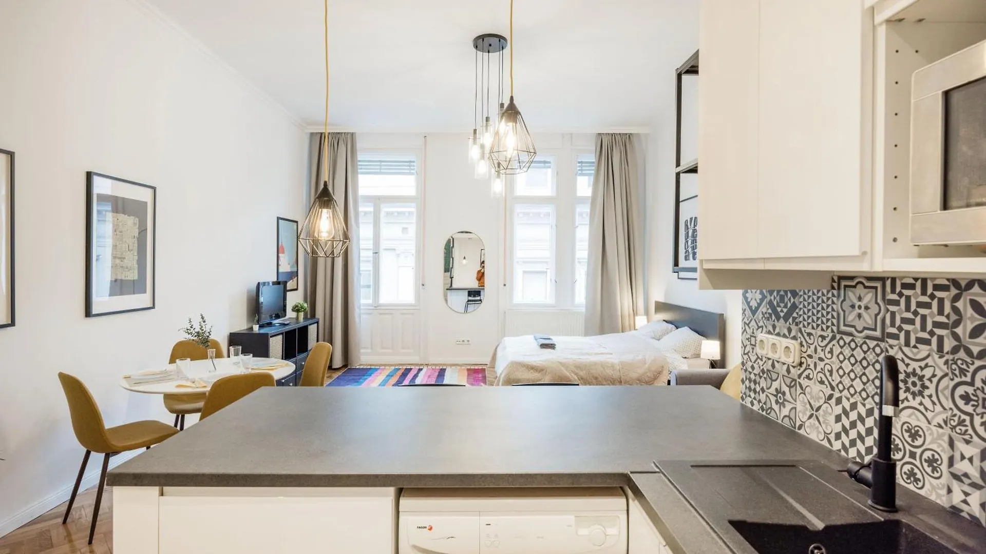Apartment Your Charming Home At Parliament Budapest